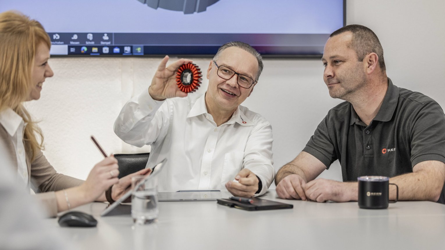 Kern Antriebstechnik Meeting Besprechung bei Kern Antriebstechnik zwischen drei Personen